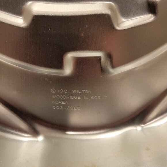 Wilton HALLOWEEN Pumpkin Face Cake Pan Mold Jack O Lantern 1981 Aluminum. - Picture 3 of 4